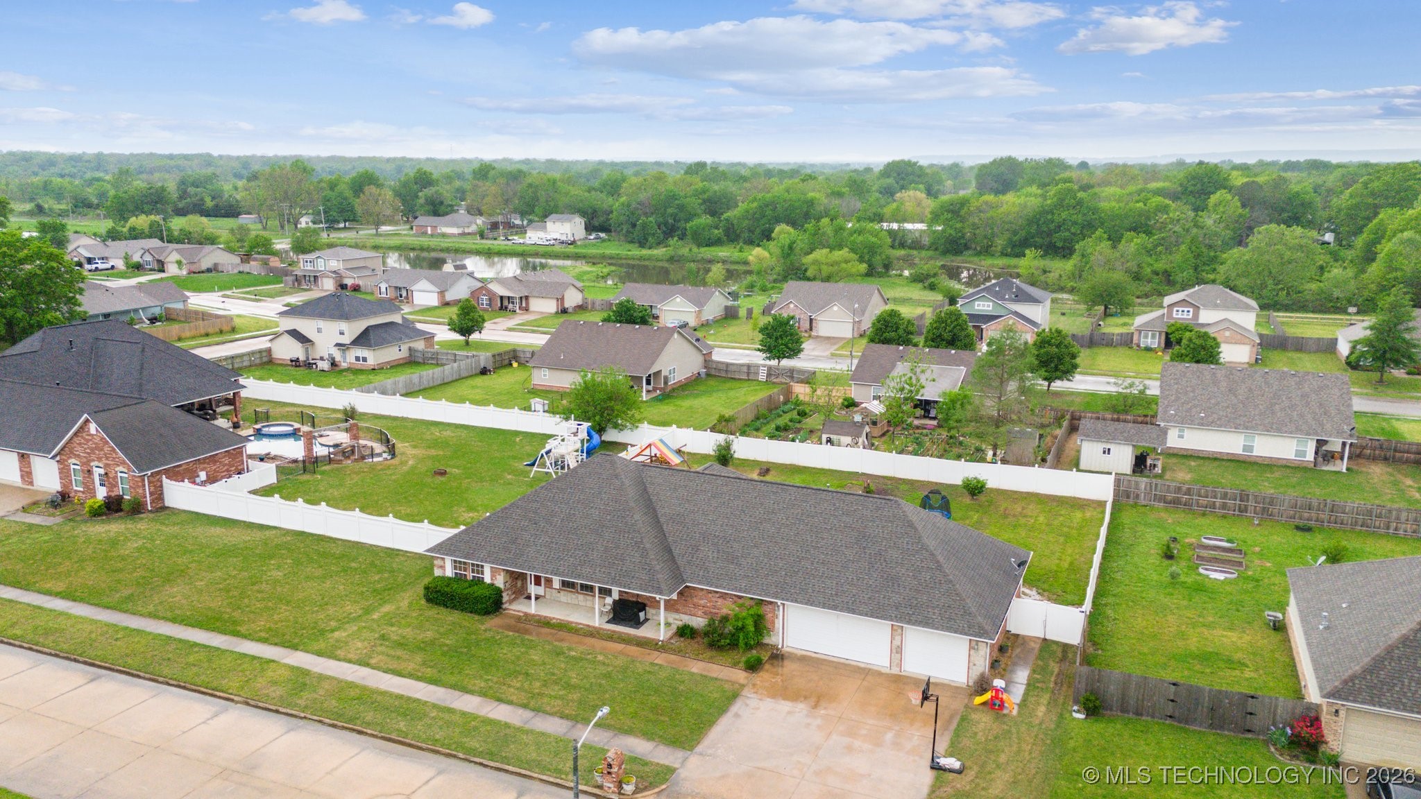 2770 Summerfield Place Property Photo 25