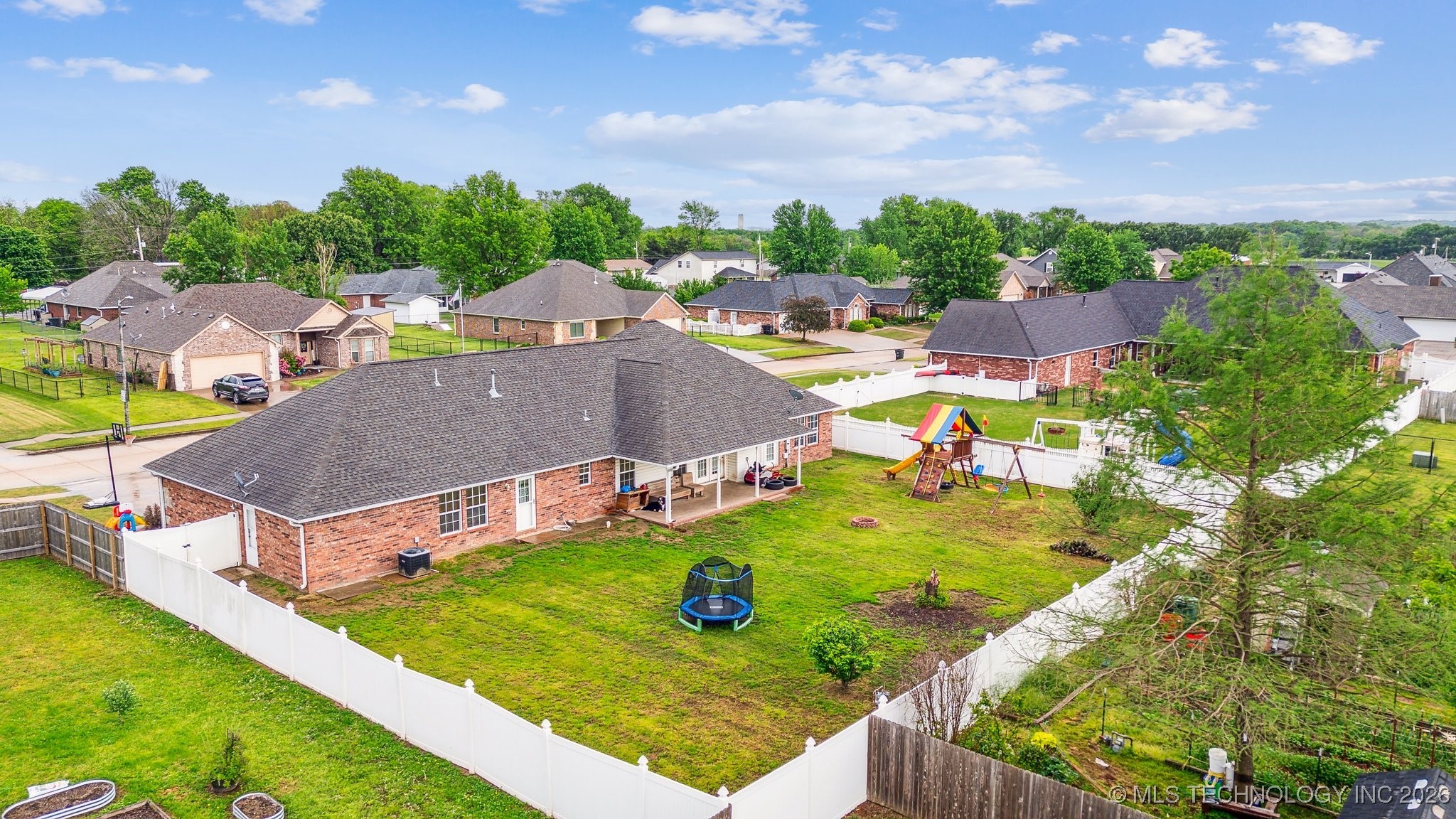 2770 Summerfield Place Property Photo 27