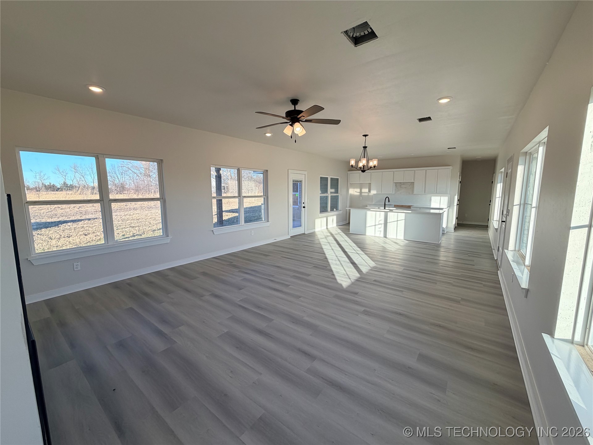 157 W 481 Road Property Photo 4