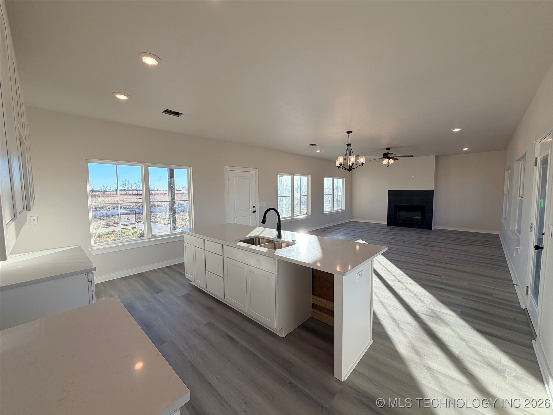 157 W 481 Road Property Photo 6