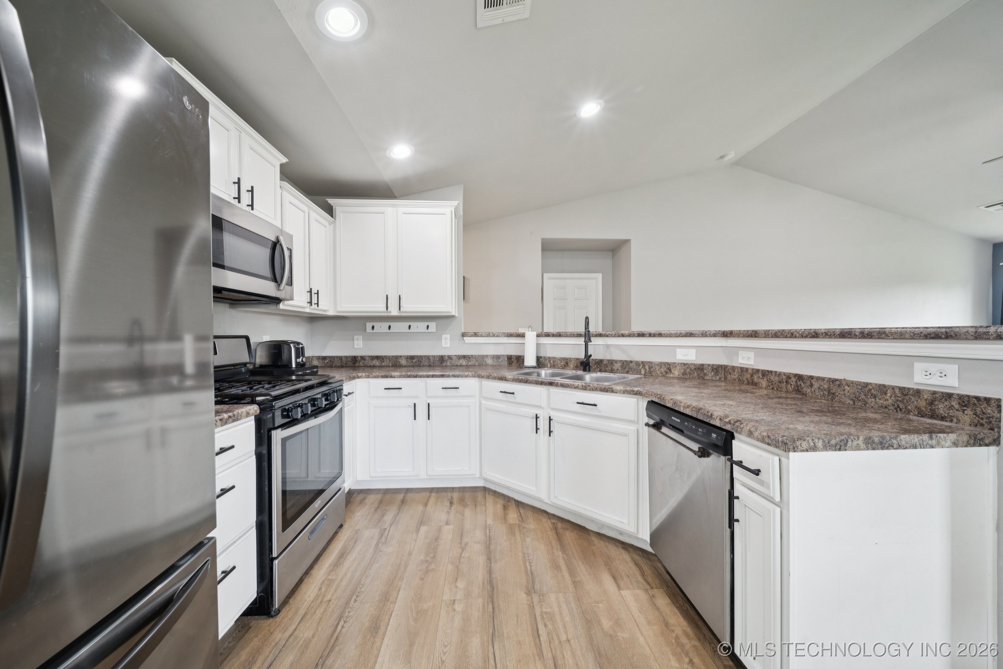 9239 S 256th East Avenue Property Photo 12