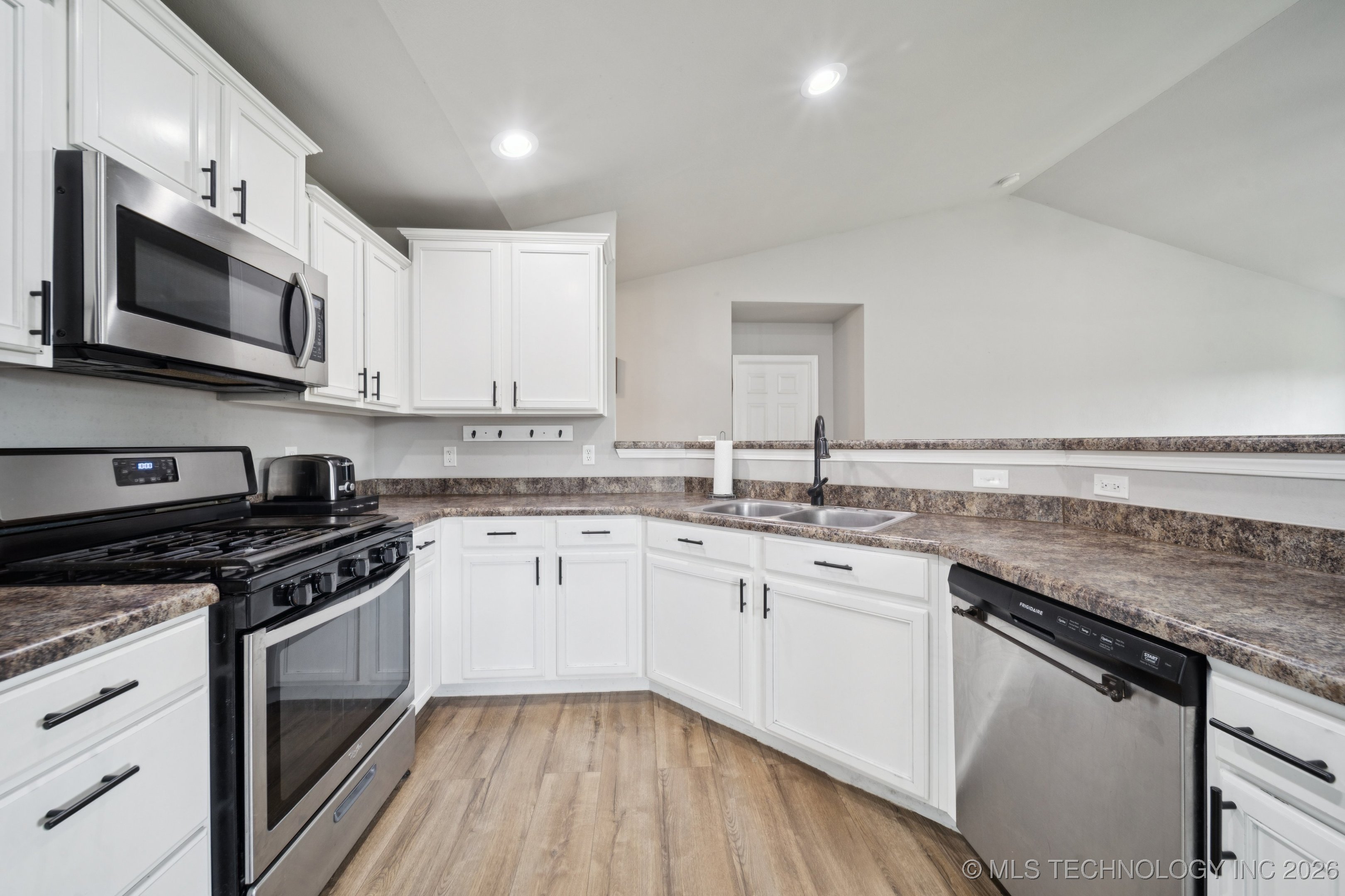 9239 S 256th East Avenue Property Photo 13