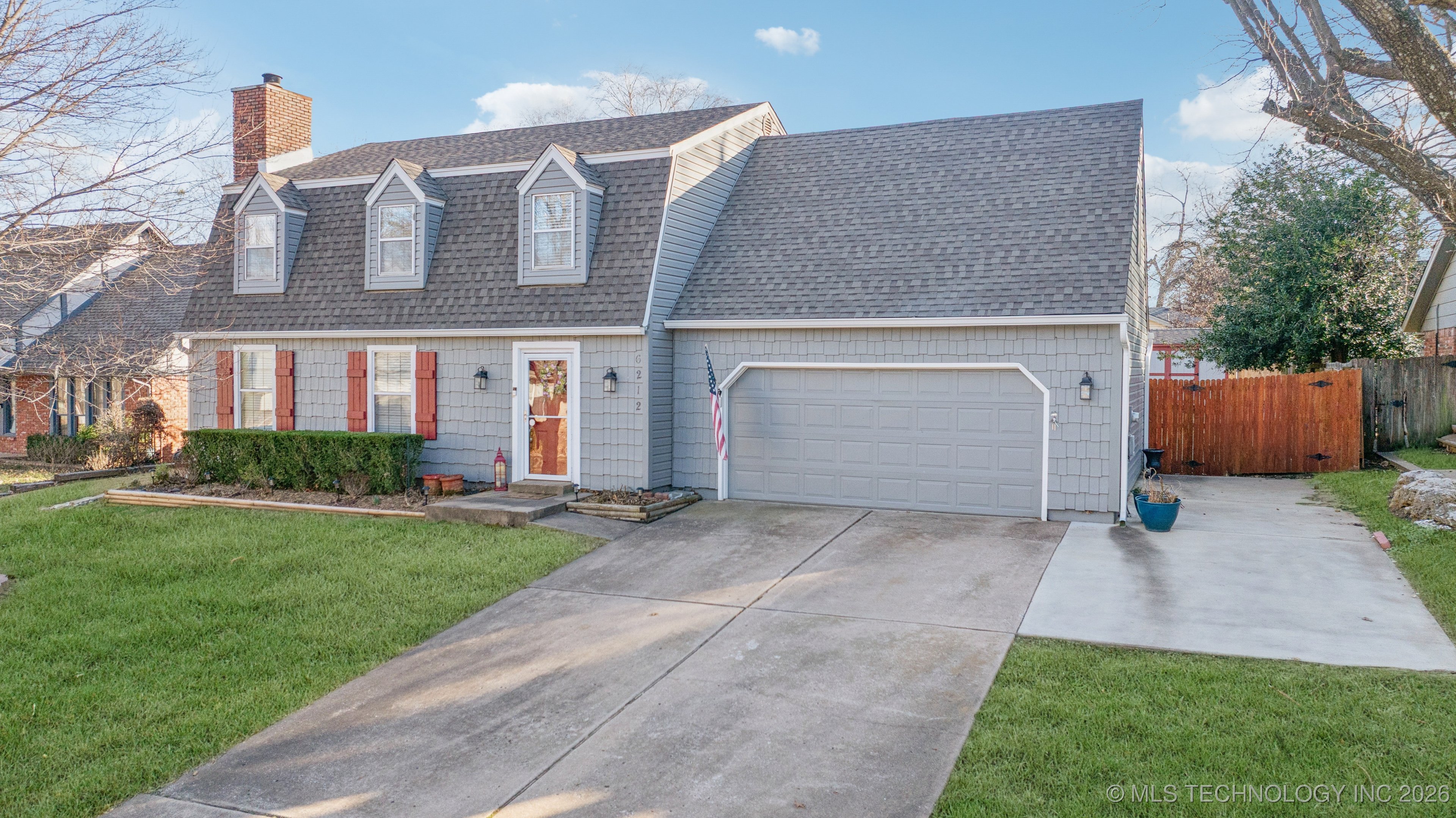 6212 E 77th Place Property Photo 3