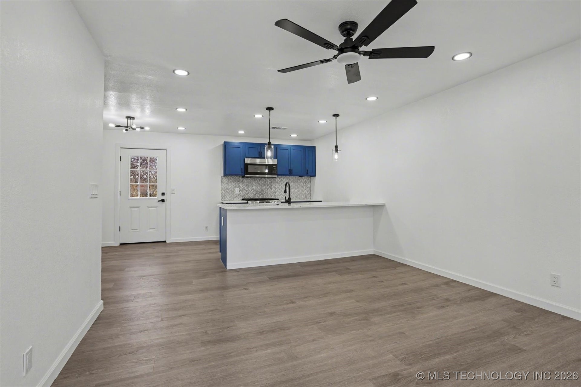 2452 N Pittsburg Avenue Property Photo 2