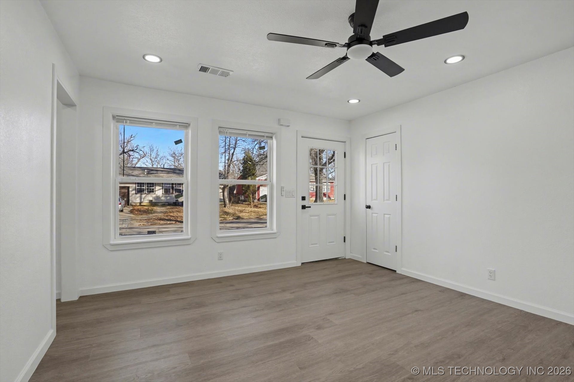 2452 N Pittsburg Avenue Property Photo 4