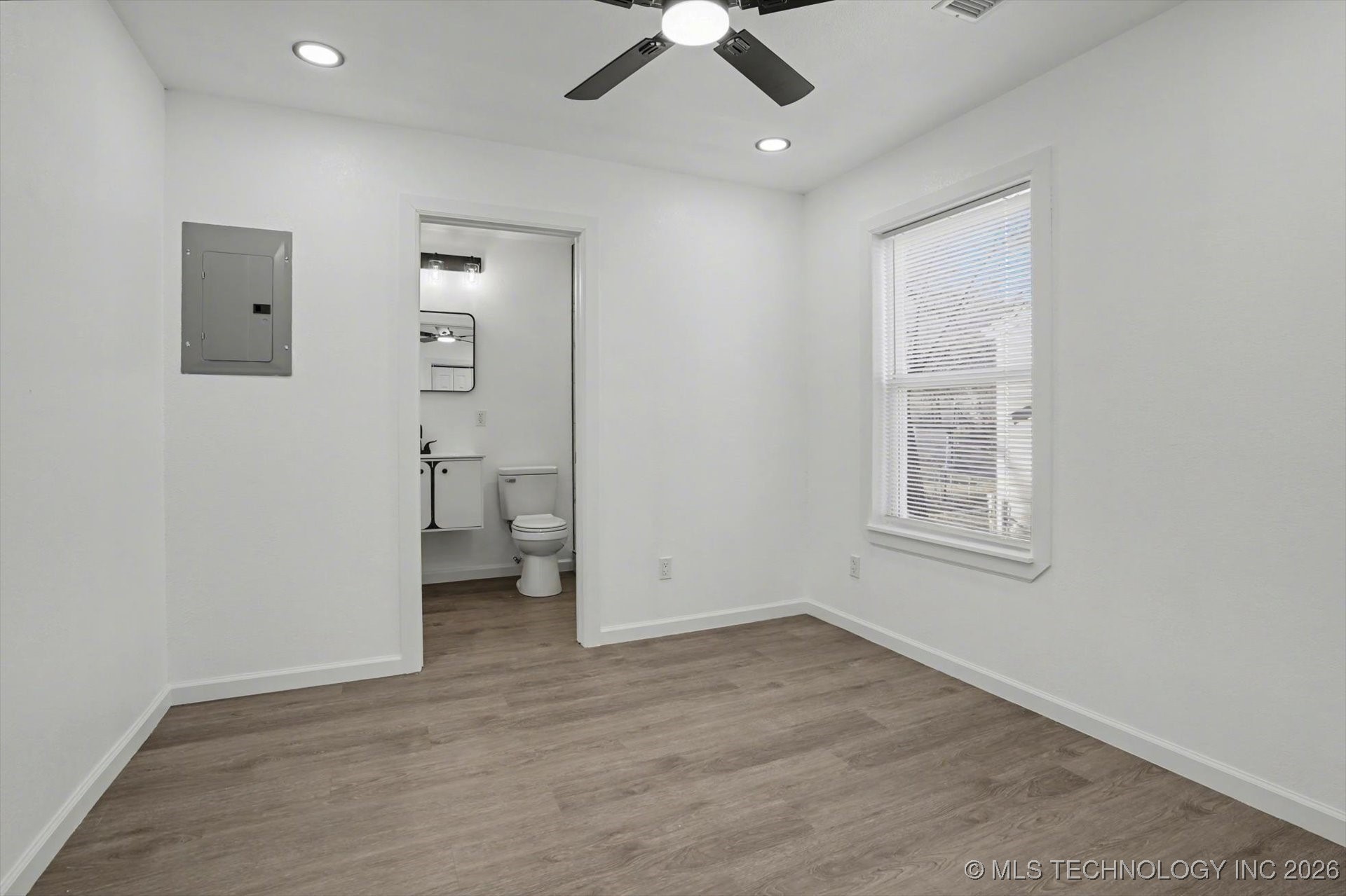 2452 N Pittsburg Avenue Property Photo 12