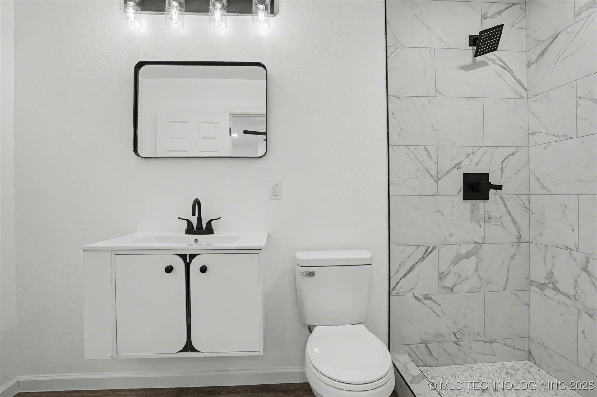 2452 N Pittsburg Avenue Property Photo 14