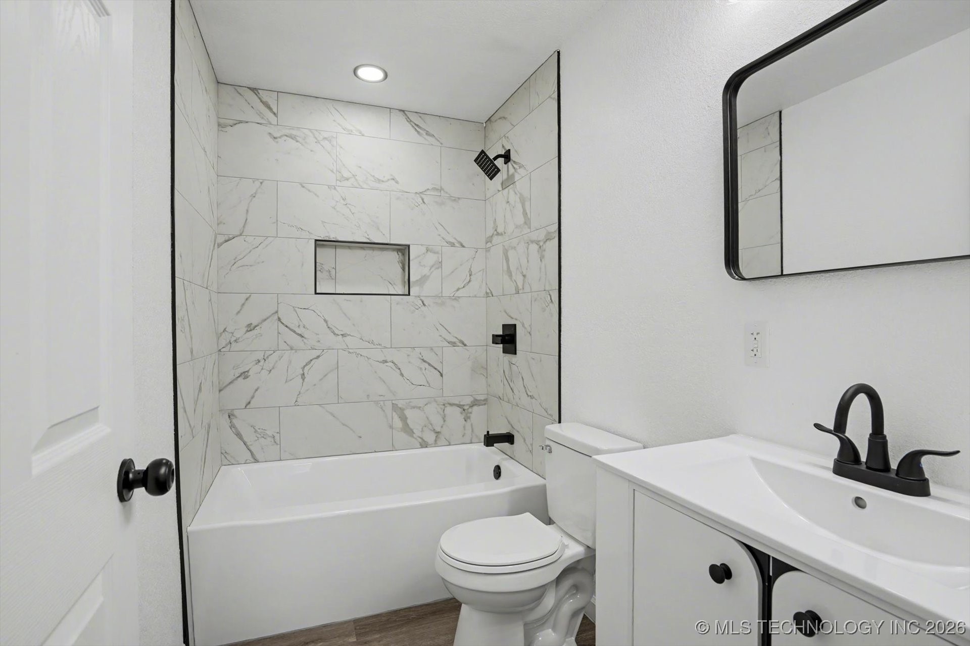 2452 N Pittsburg Avenue Property Photo 18