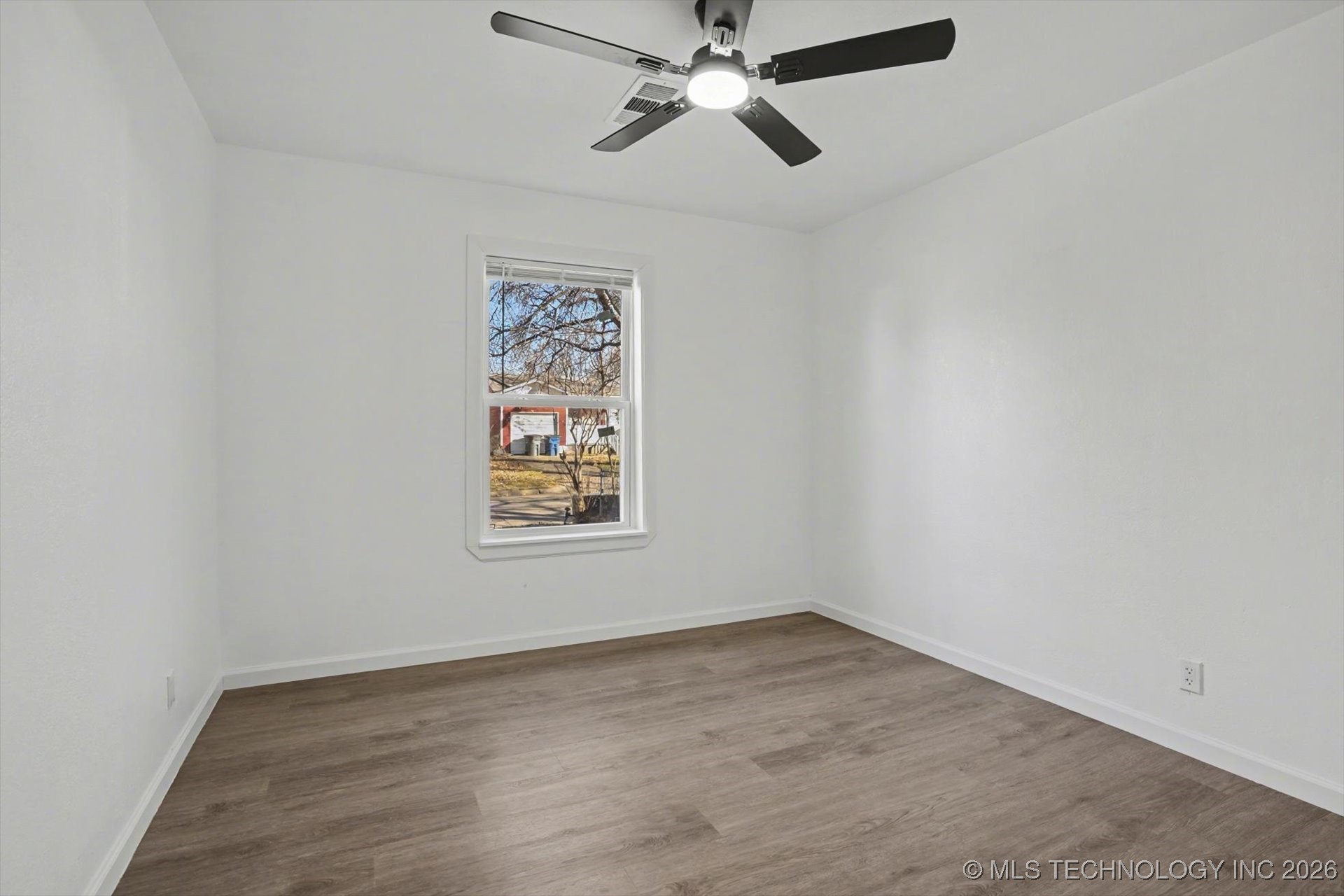 2452 N Pittsburg Avenue Property Photo 19