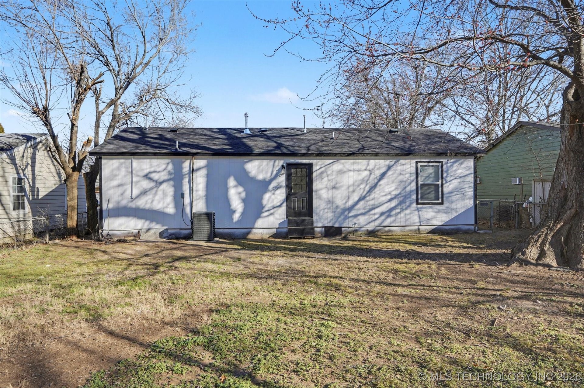 2452 N Pittsburg Avenue Property Photo 23