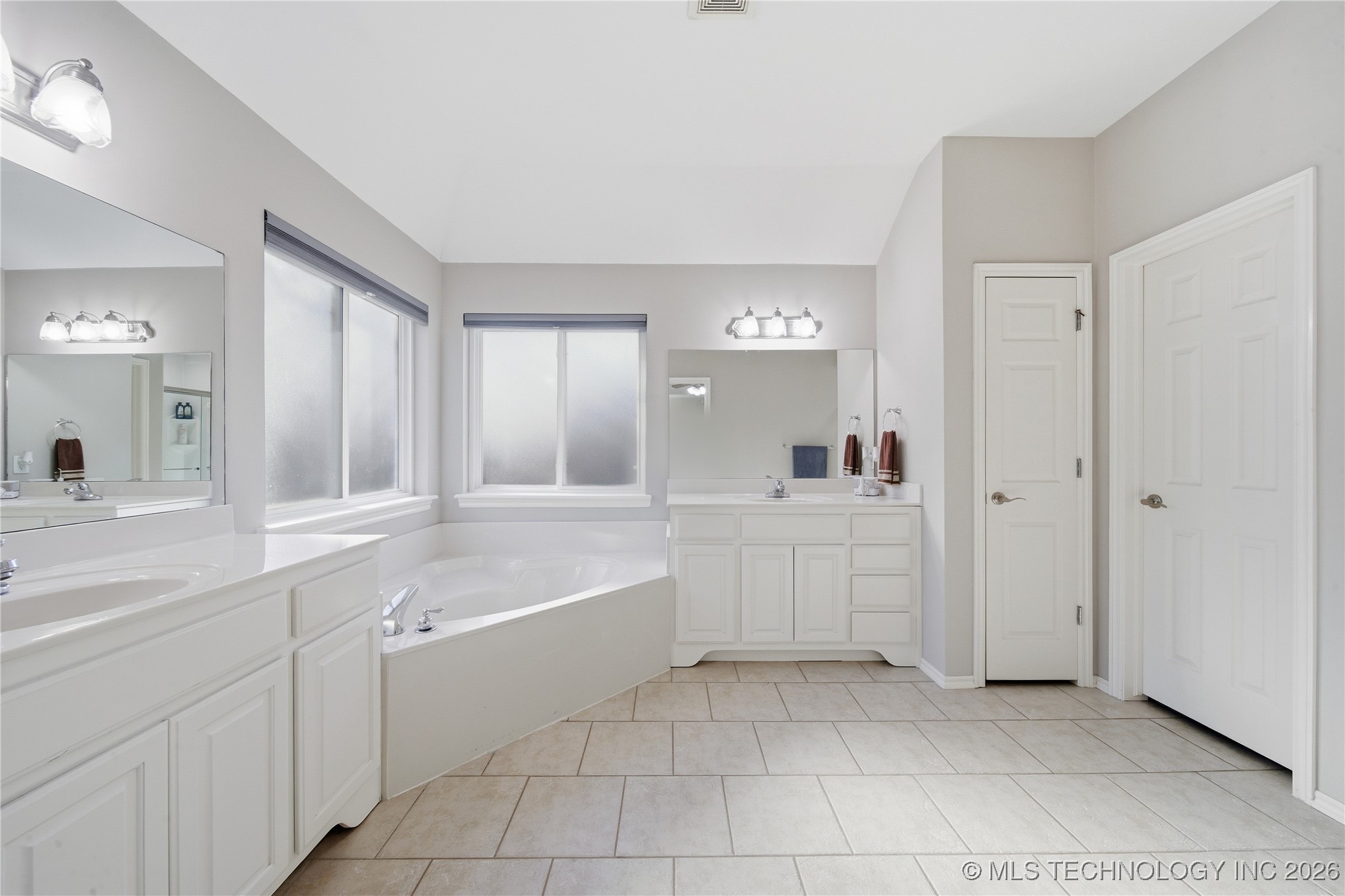 14220 S Vandalia Avenue Property Photo 22