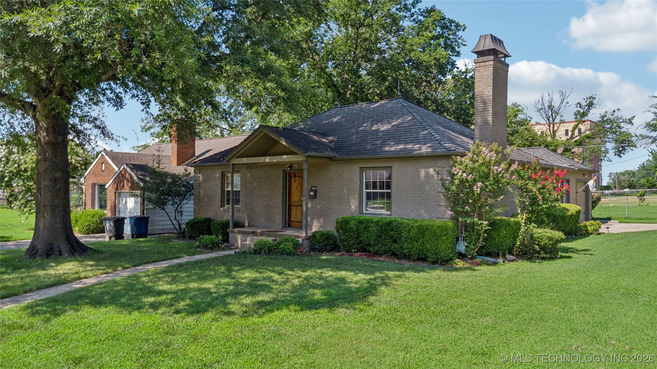 2004 S Delaware Place Property Photo 2