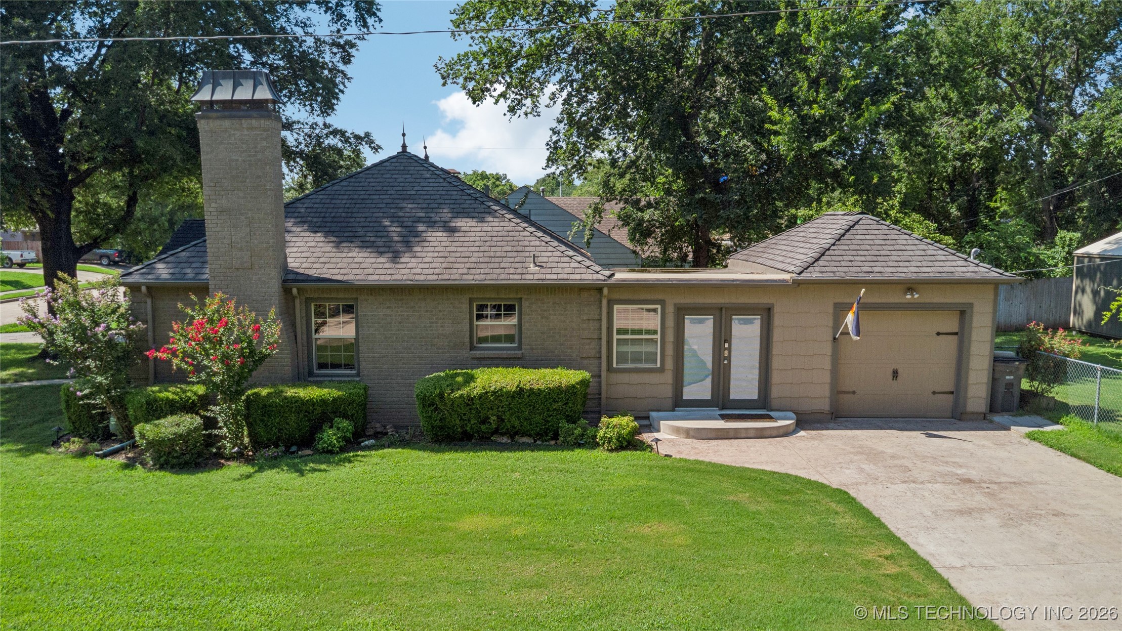 2004 S Delaware Place Property Photo 3