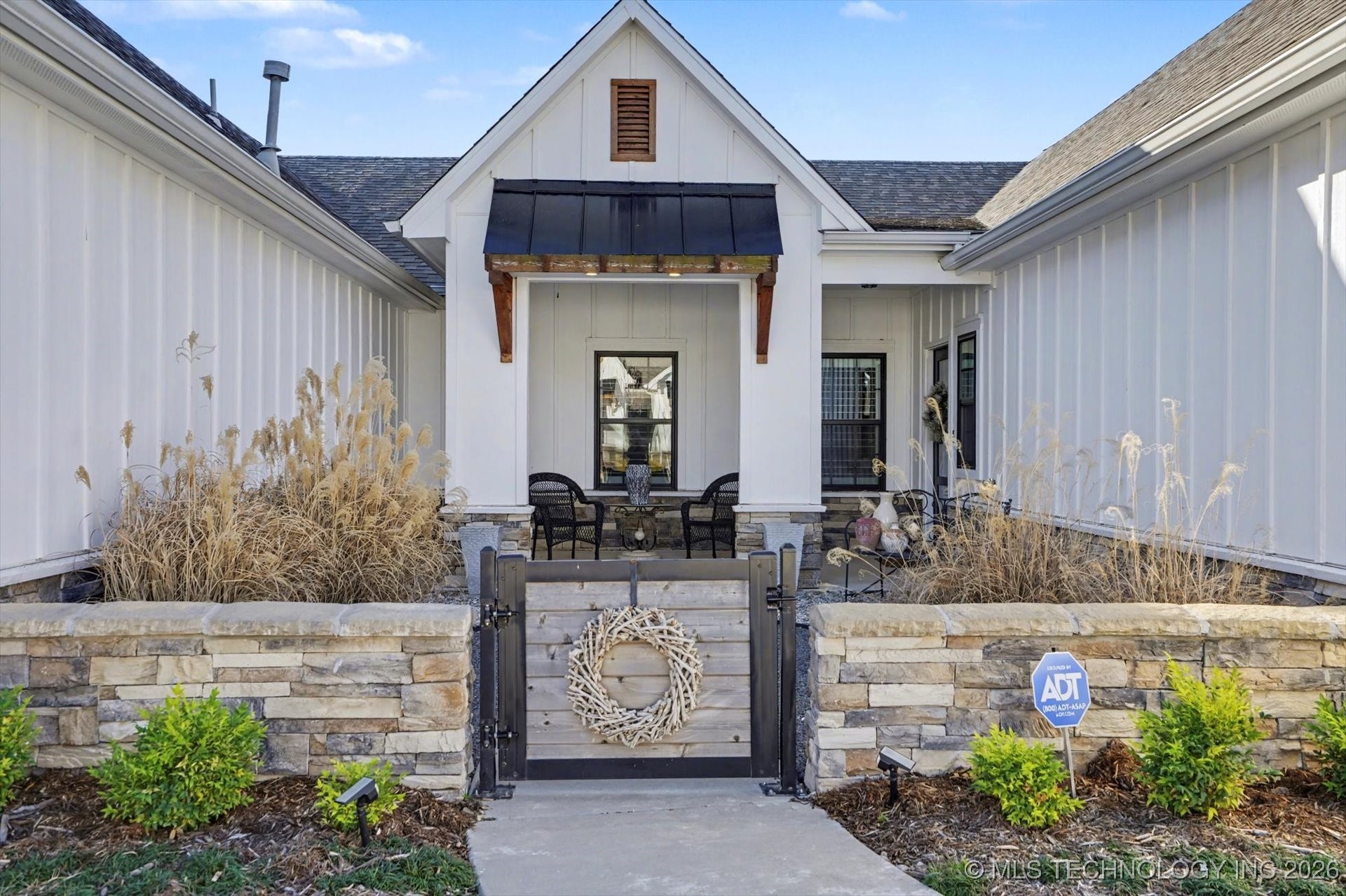 1907 W Imperial Street Property Photo 4