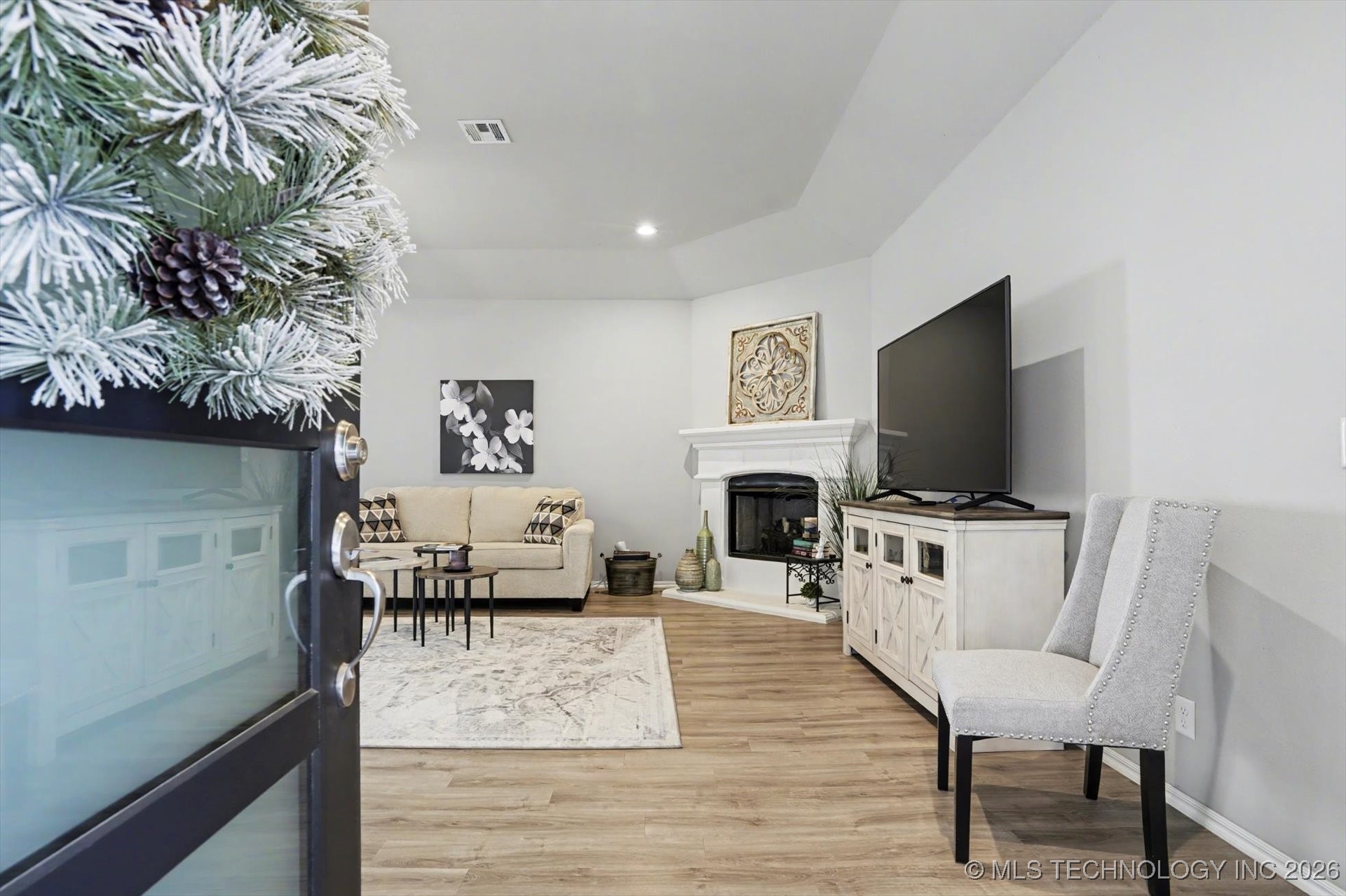 1907 W Imperial Street Property Photo 8