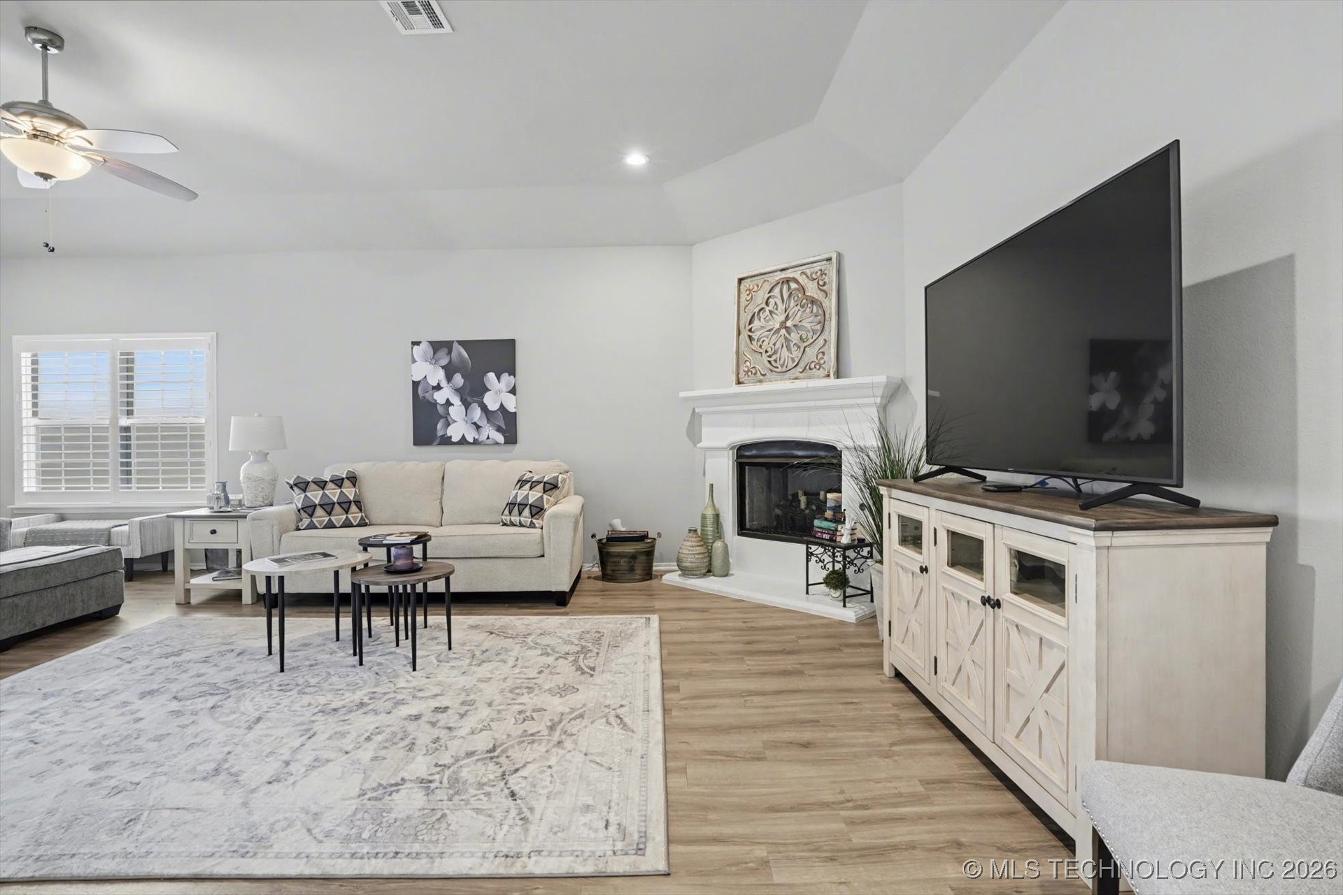 1907 W Imperial Street Property Photo 10