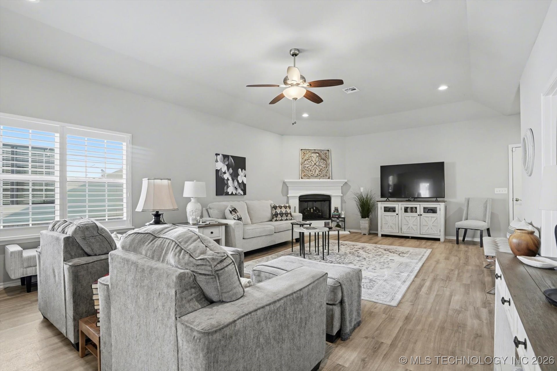 1907 W Imperial Street Property Photo 14