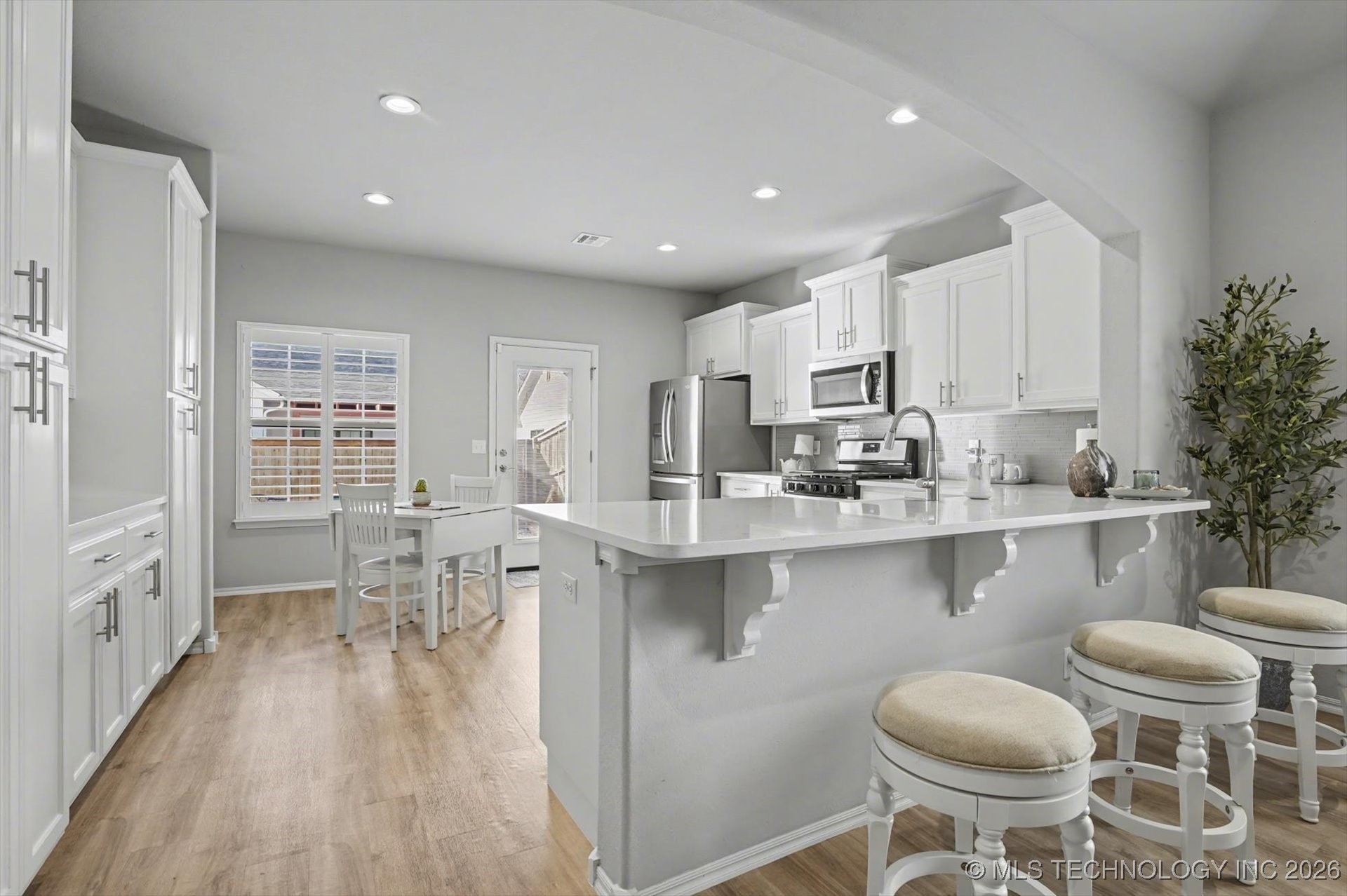 1907 W Imperial Street Property Photo 16