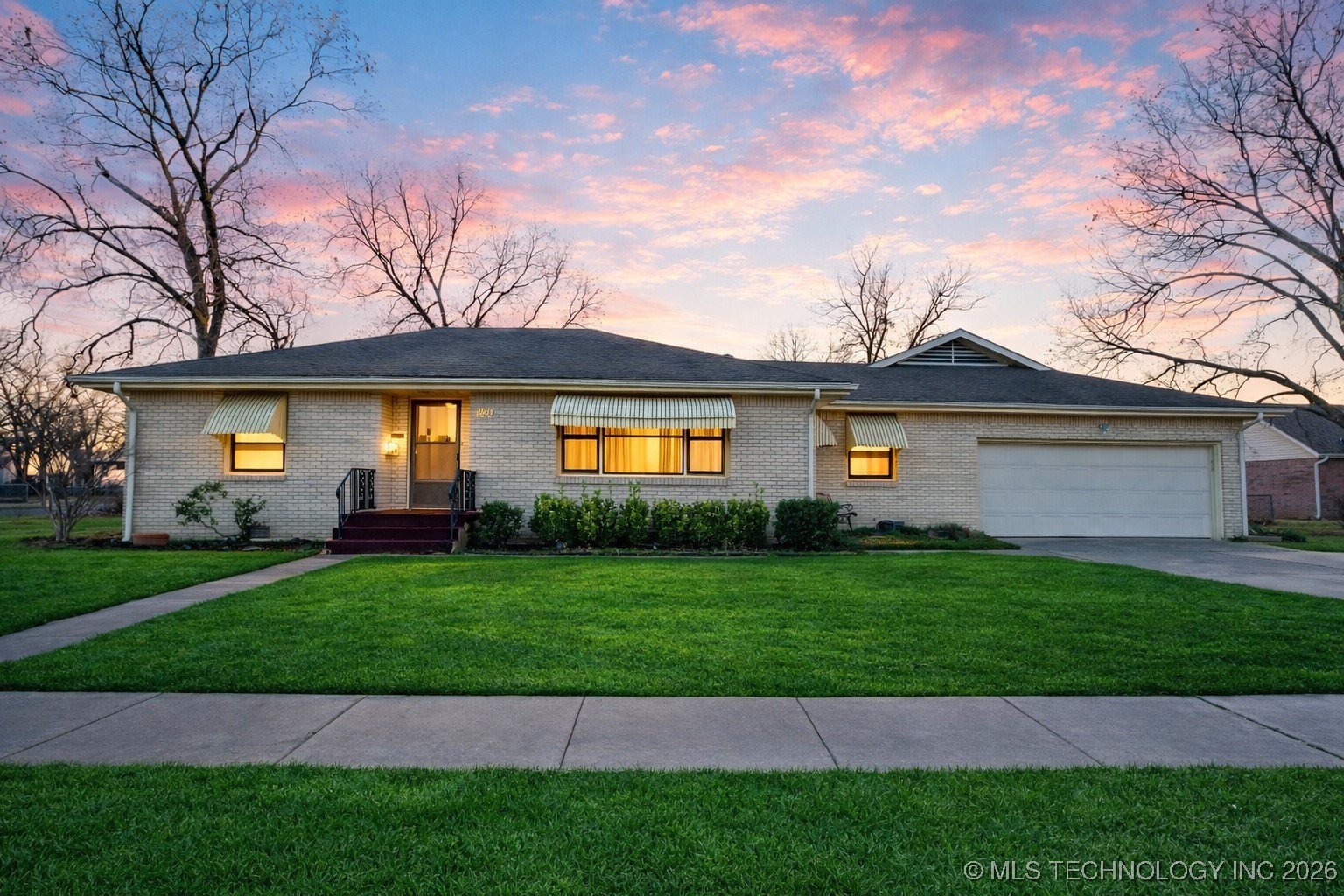 320 E 7th Street Property Photo 1