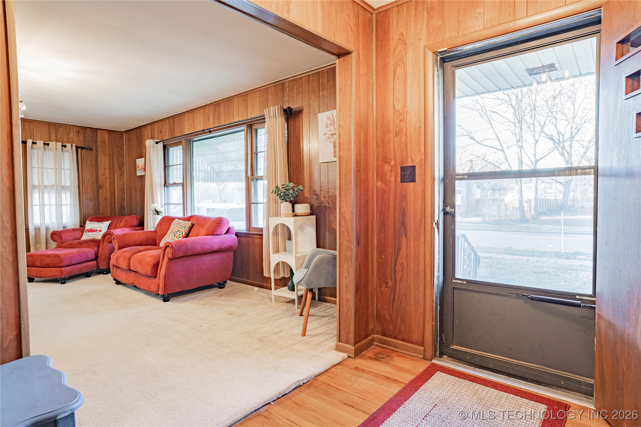 320 E 7th Street Property Photo 2