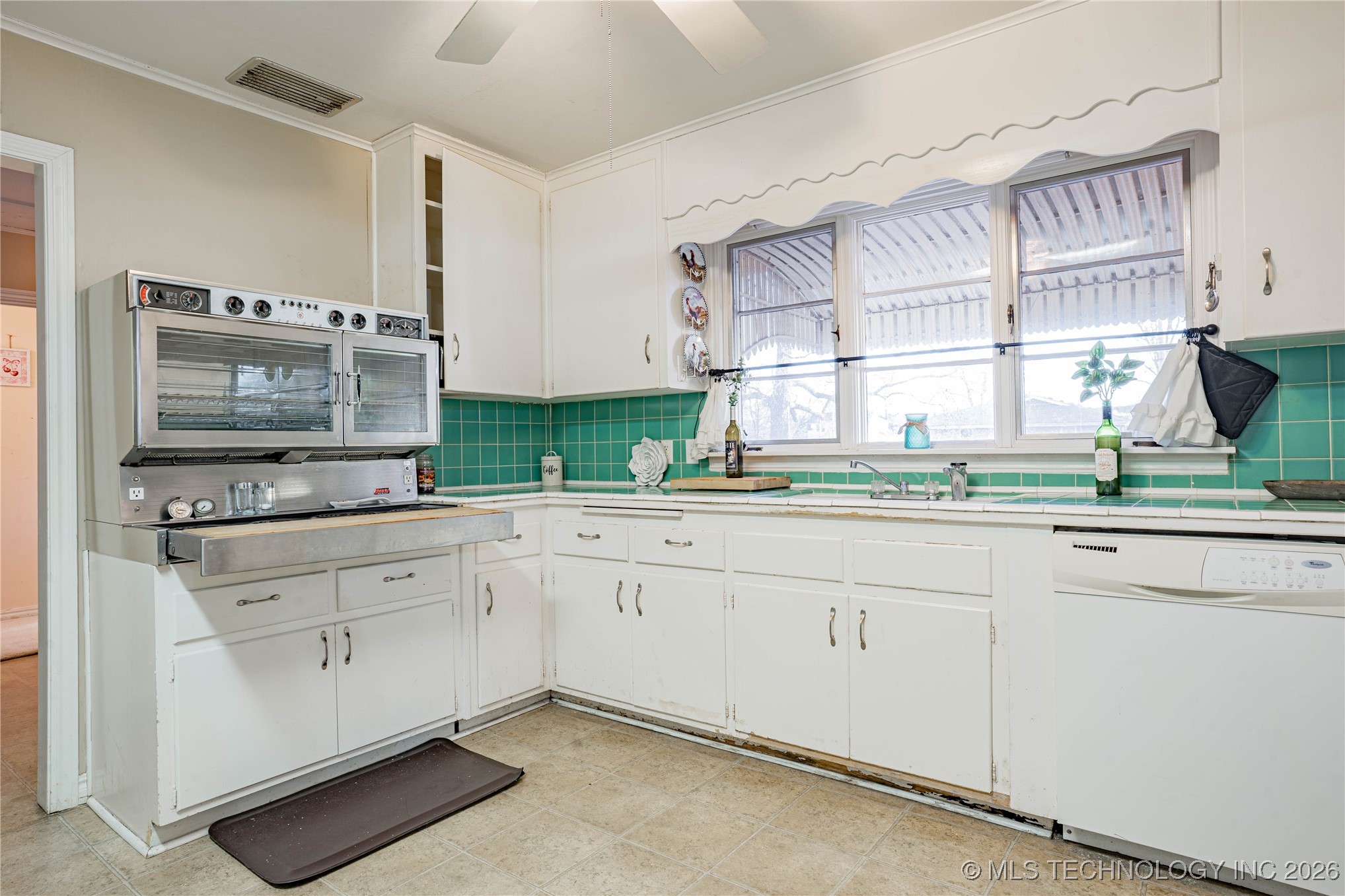 320 E 7th Street Property Photo 16