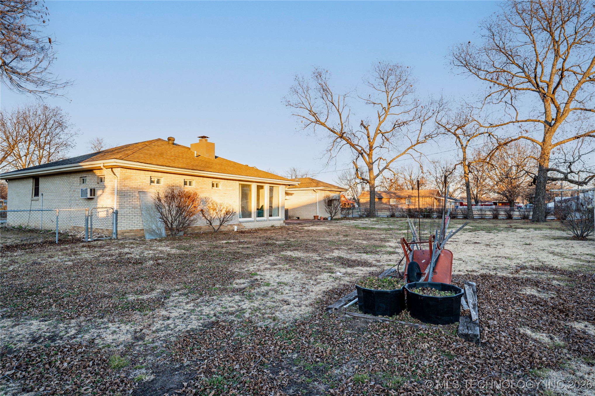 320 E 7th Street Property Photo 32