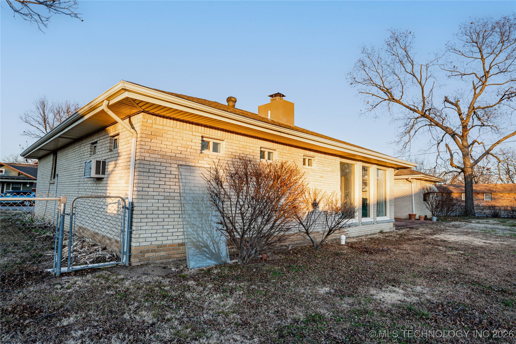 320 E 7th Street Property Photo 33