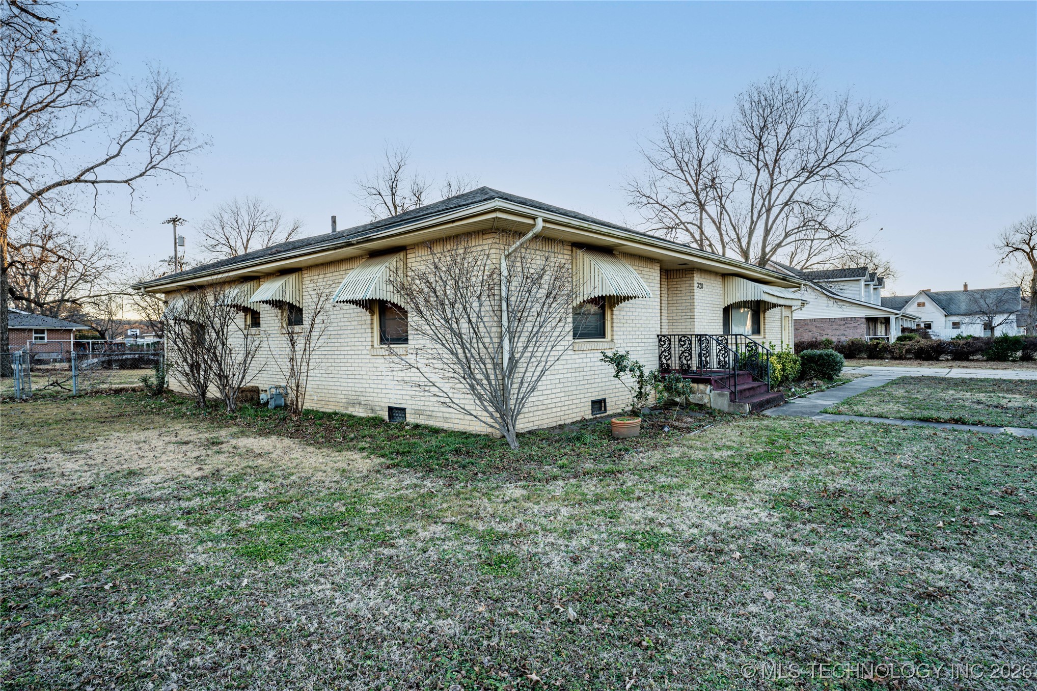 320 E 7th Street Property Photo 37