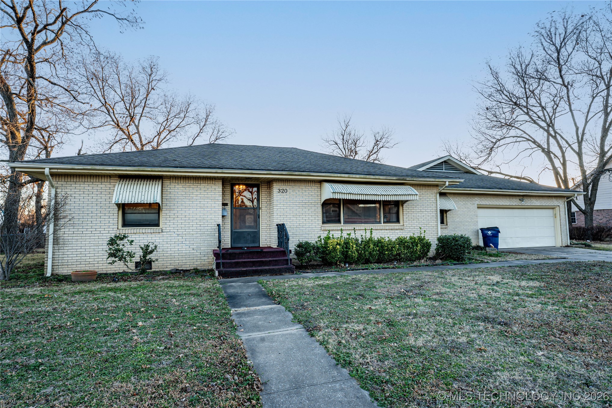 320 E 7th Street Property Photo 38