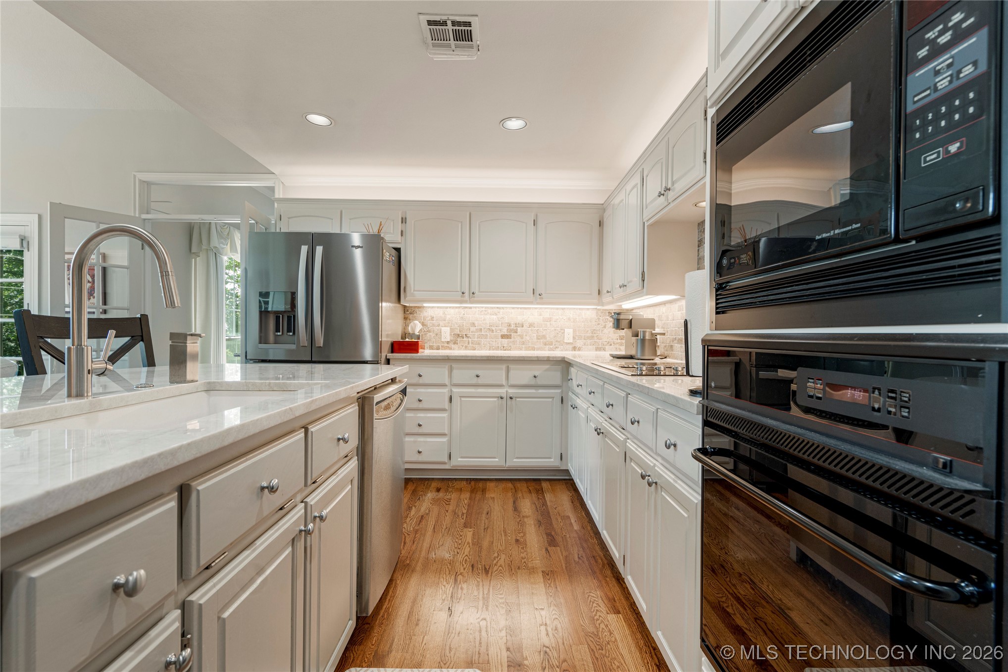 2808 E 82nd Place Property Photo 6