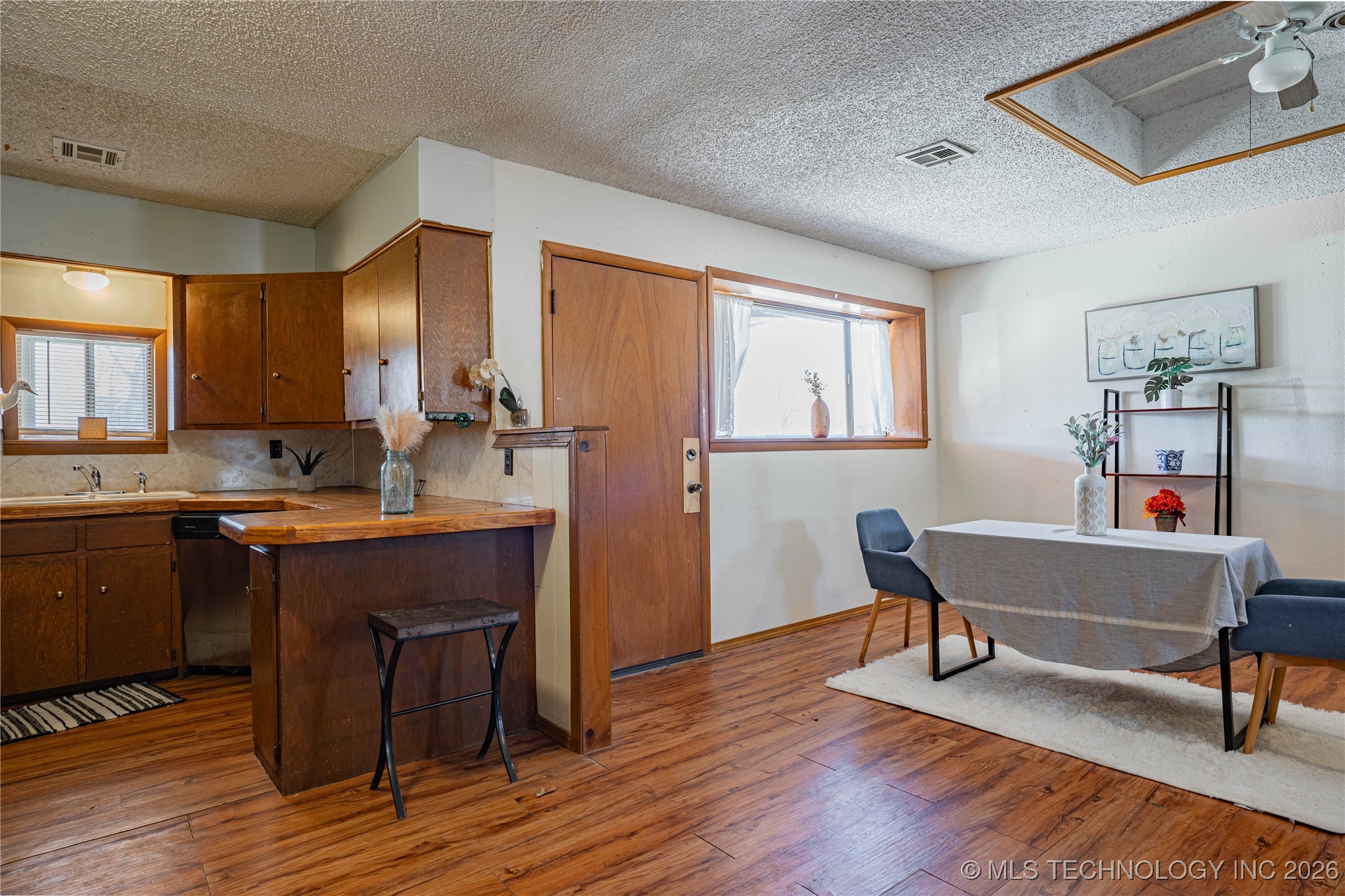 602 S Price Avenue Property Photo 6