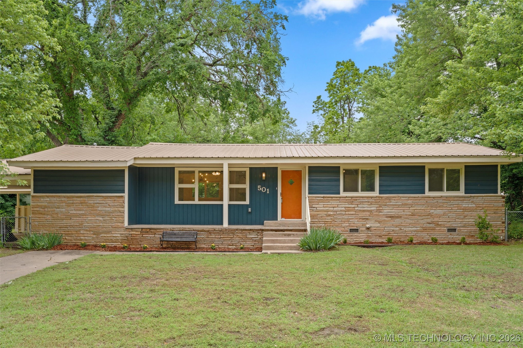 501 W 17th Street Property Photo 1