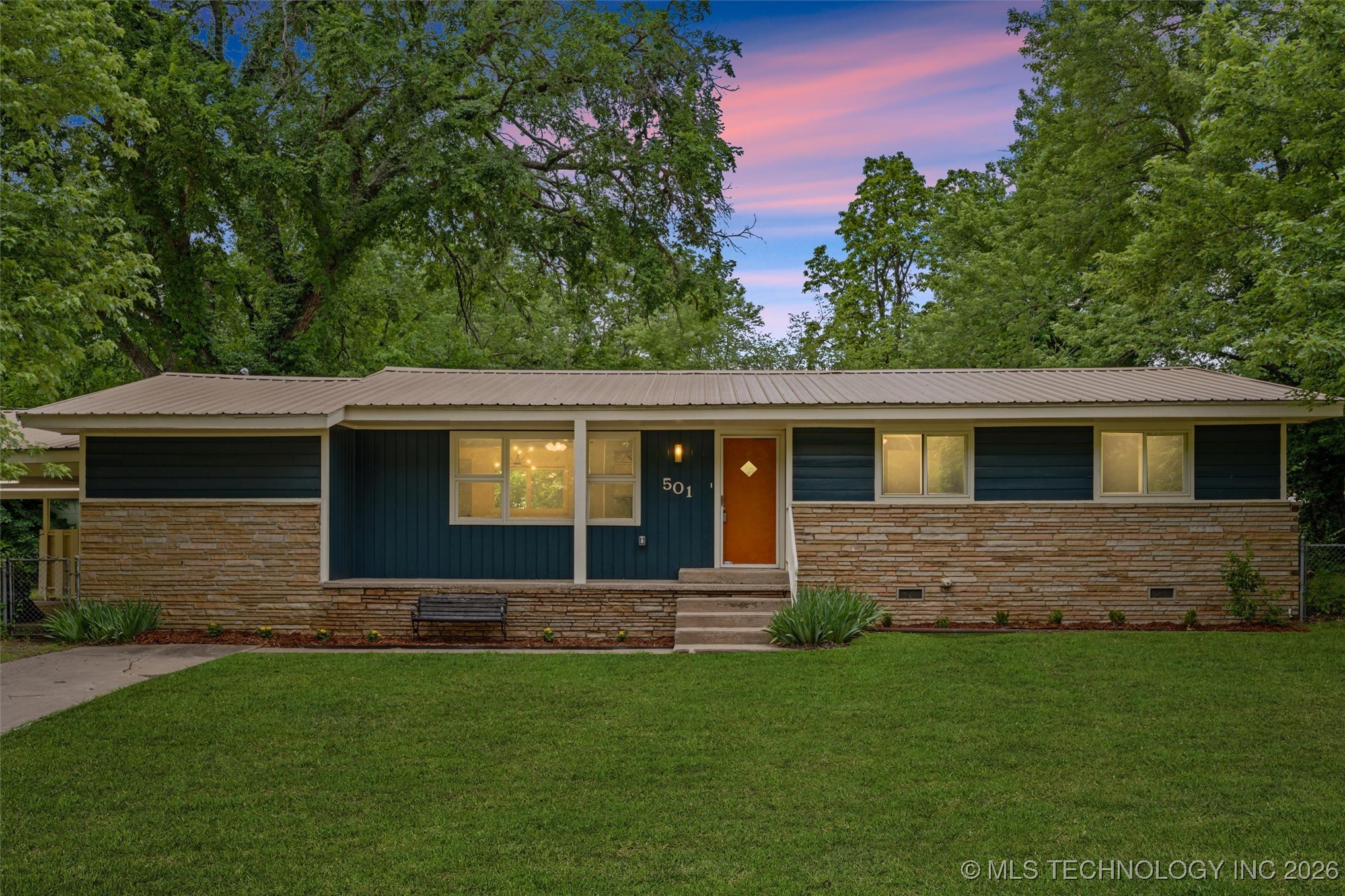 501 W 17th Street Property Photo 2