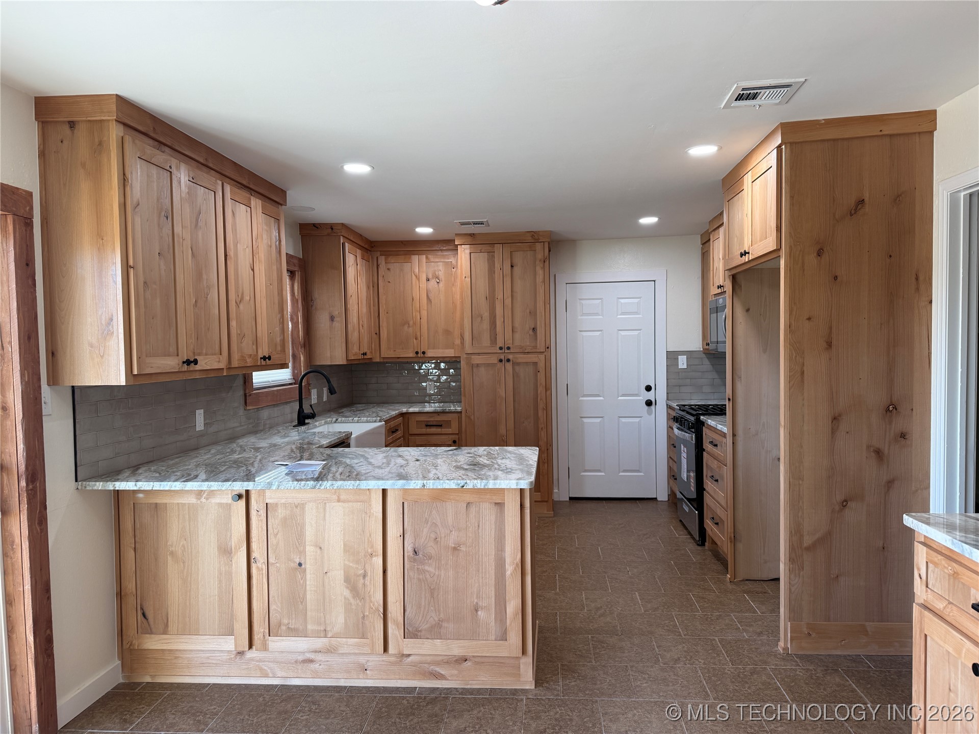 1320 Jennings Street Property Photo 7