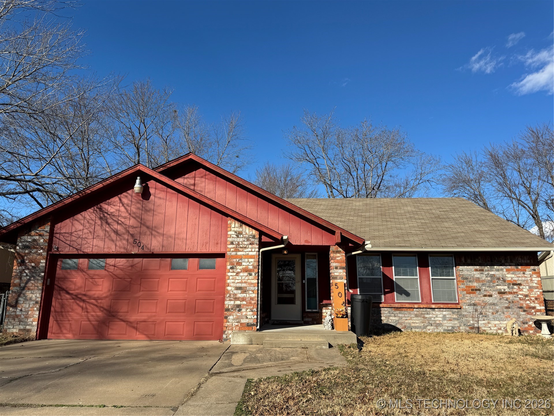 504 W Utica Place Property Photo 1