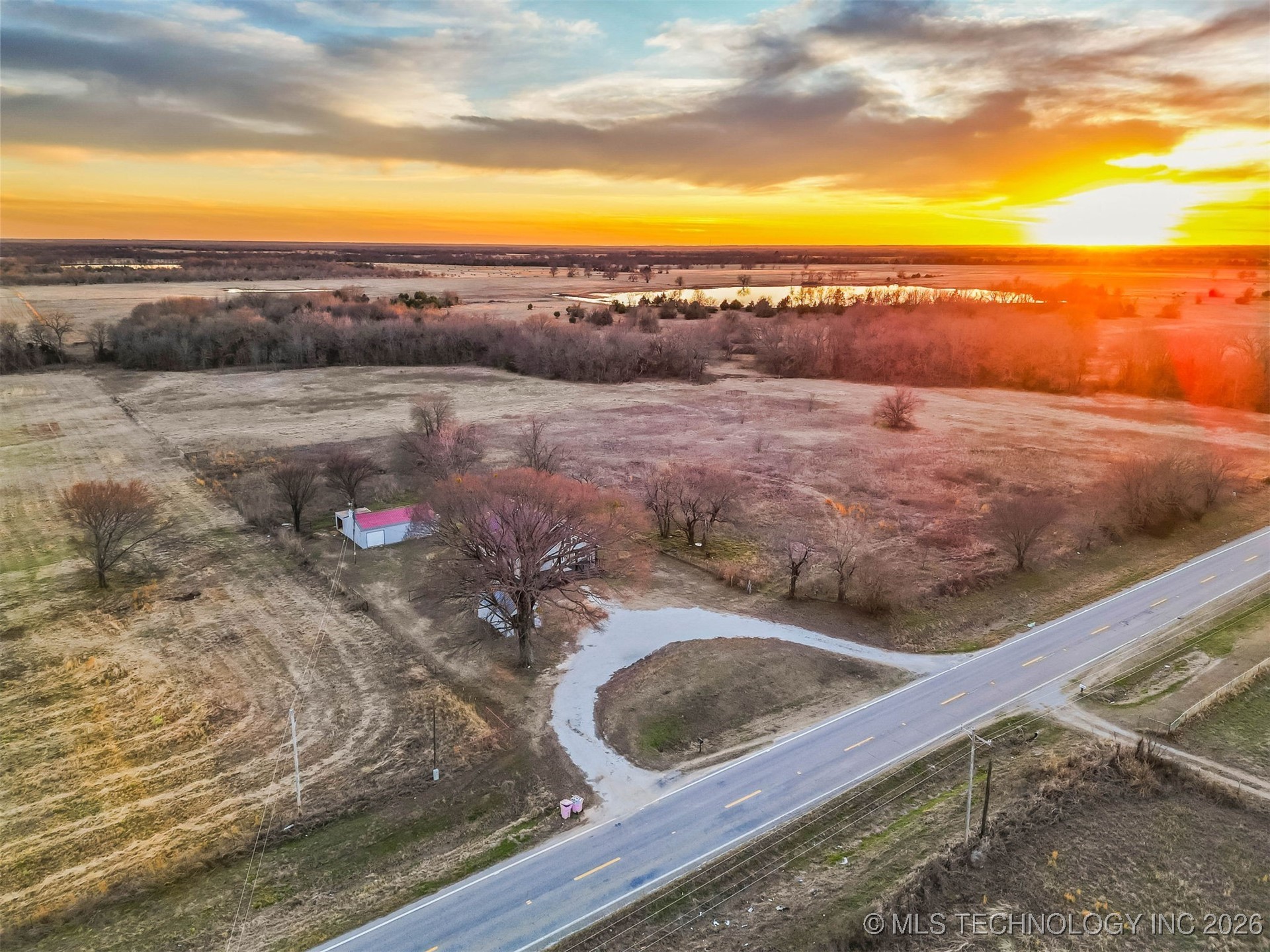 7810 State Road 70 E Property Photo 4