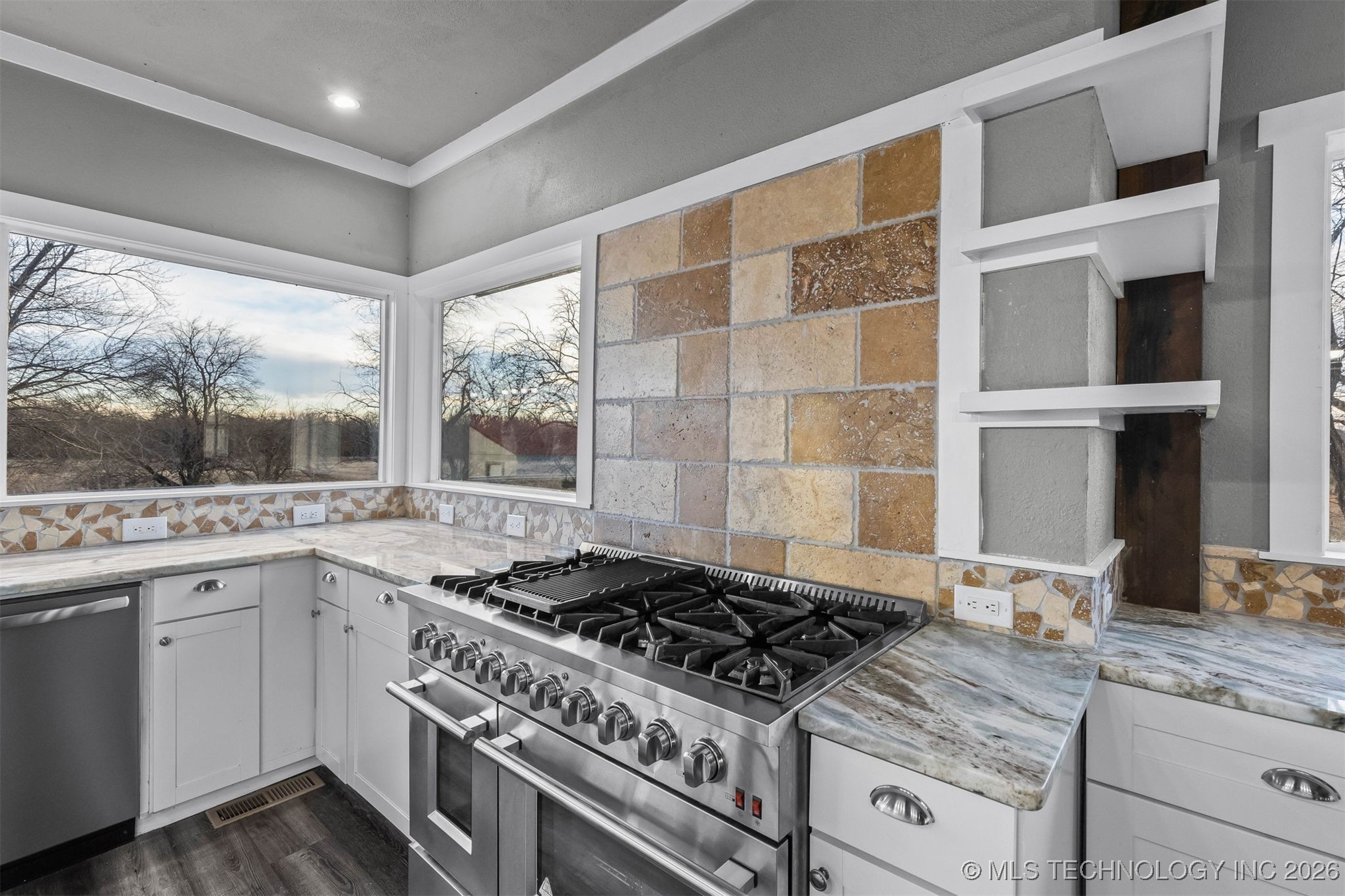 7810 State Road 70 E Property Photo 28