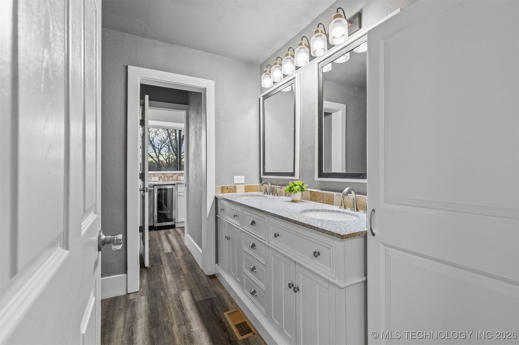 7810 State Road 70 E Property Photo 37