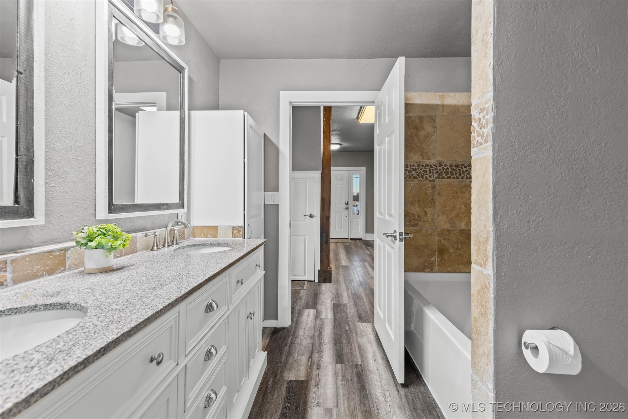 7810 State Road 70 E Property Photo 38