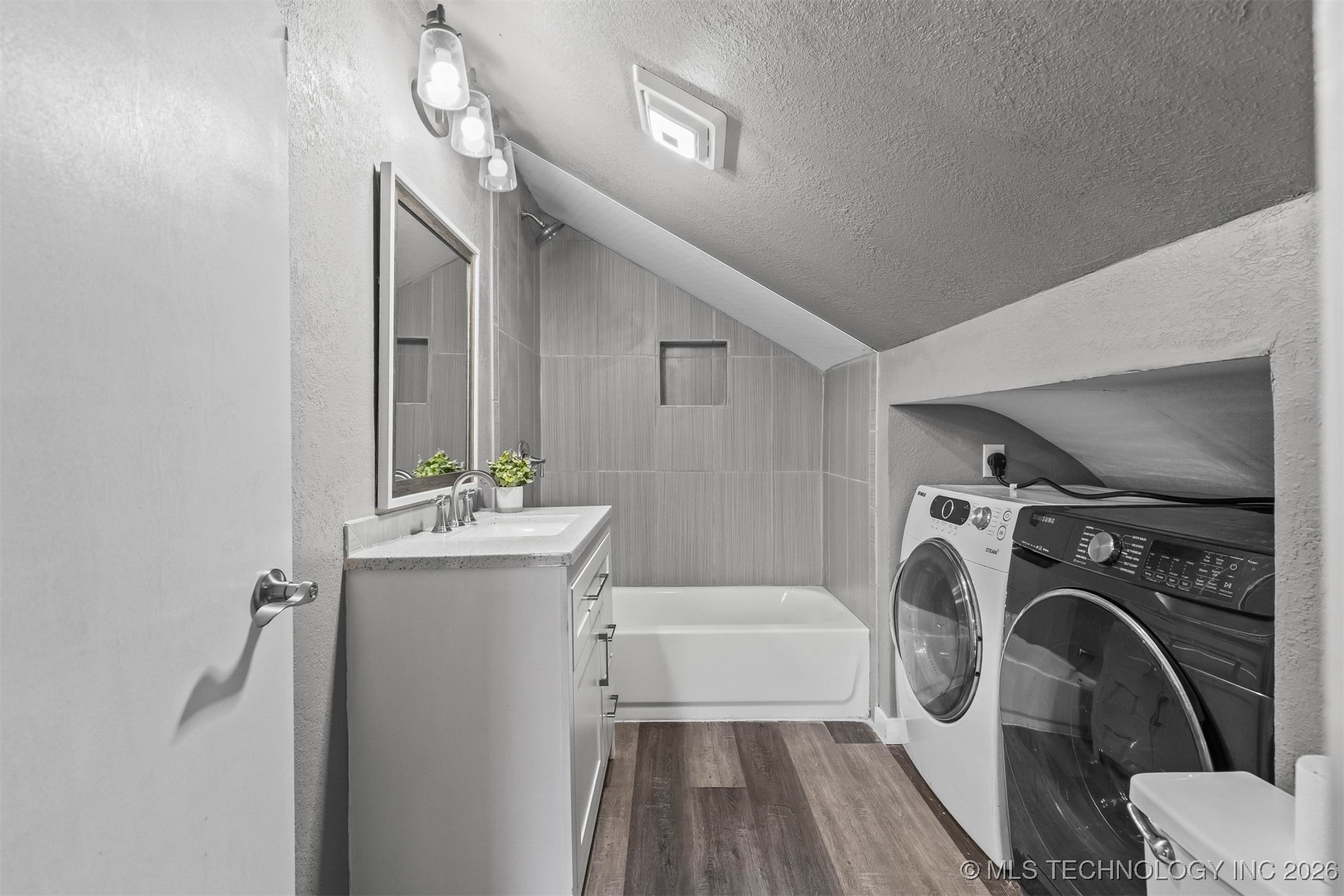 7810 State Road 70 E Property Photo 44