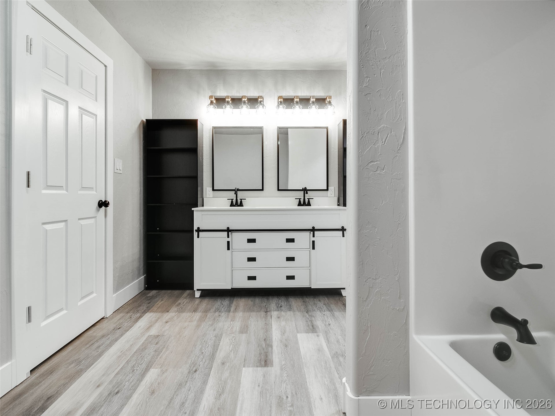 922 N Concord Avenue Property Photo 23