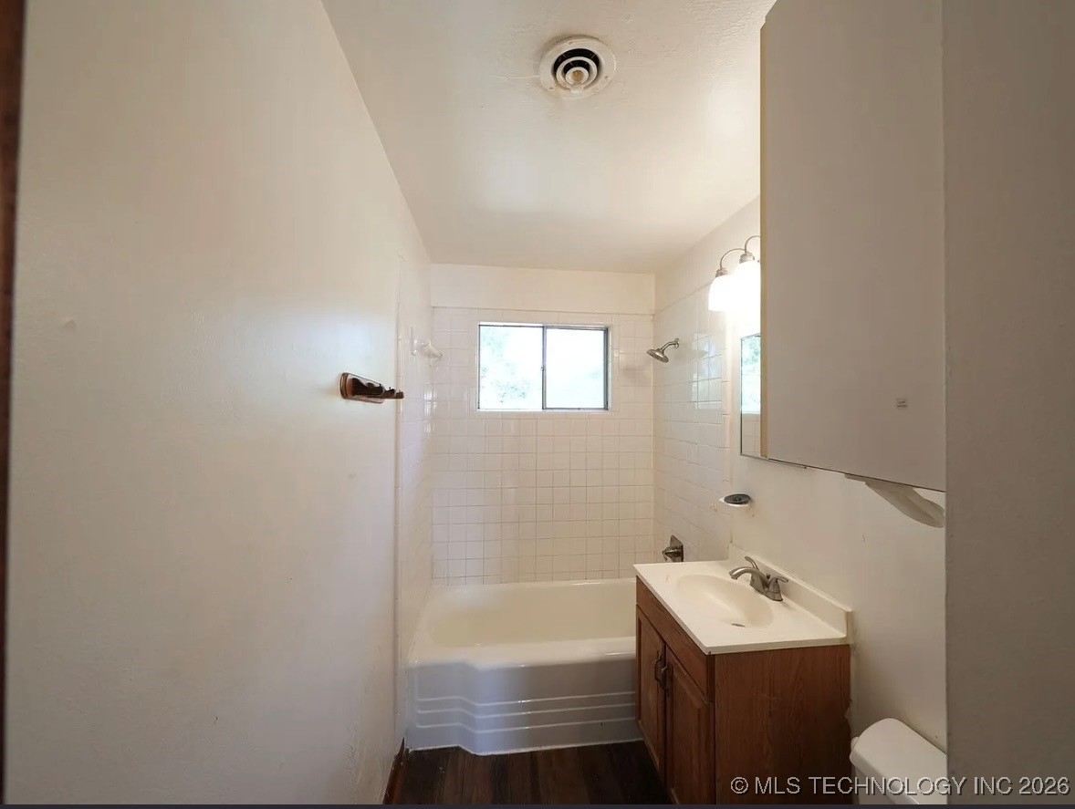 5462 N Johnstown Avenue E Property Photo 7