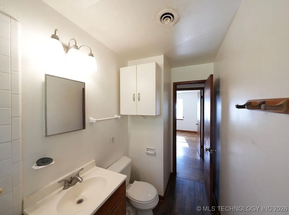 5462 N Johnstown Avenue E Property Photo 8