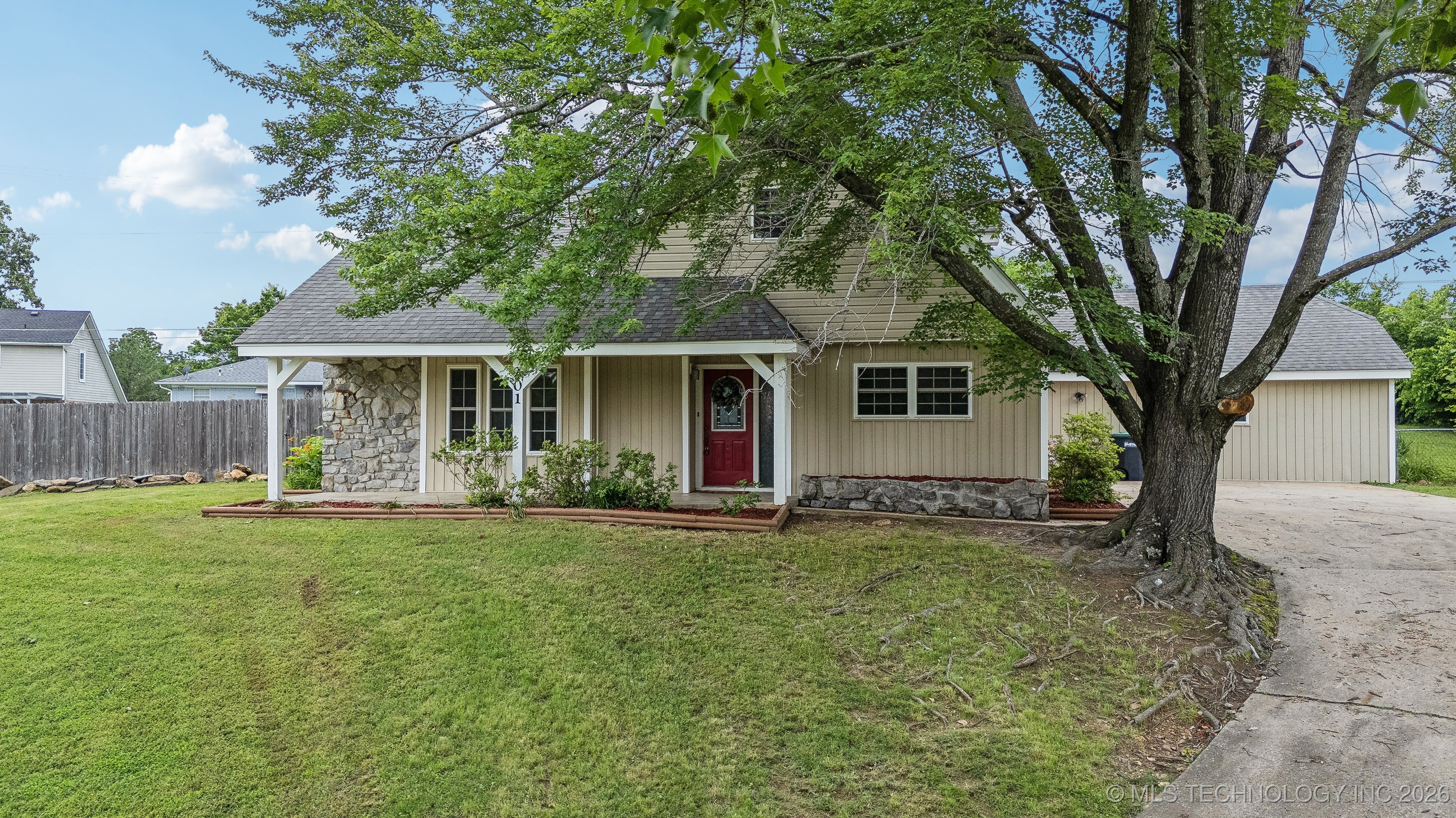 201 Sandy Circle Property Photo 2