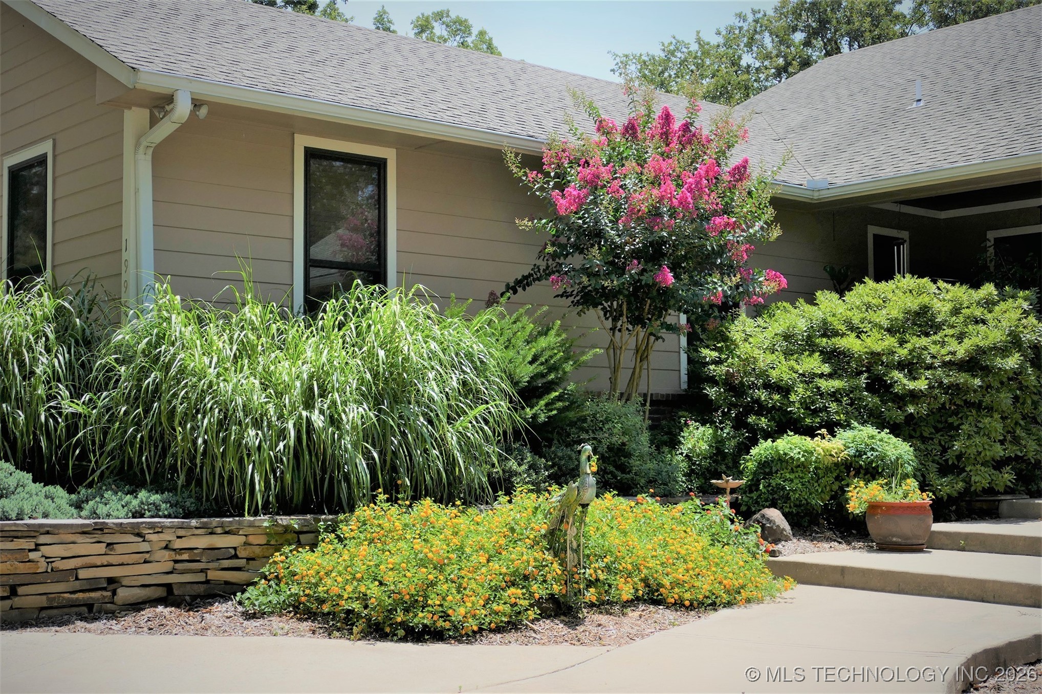 419074 E 1156 Property Photo 9