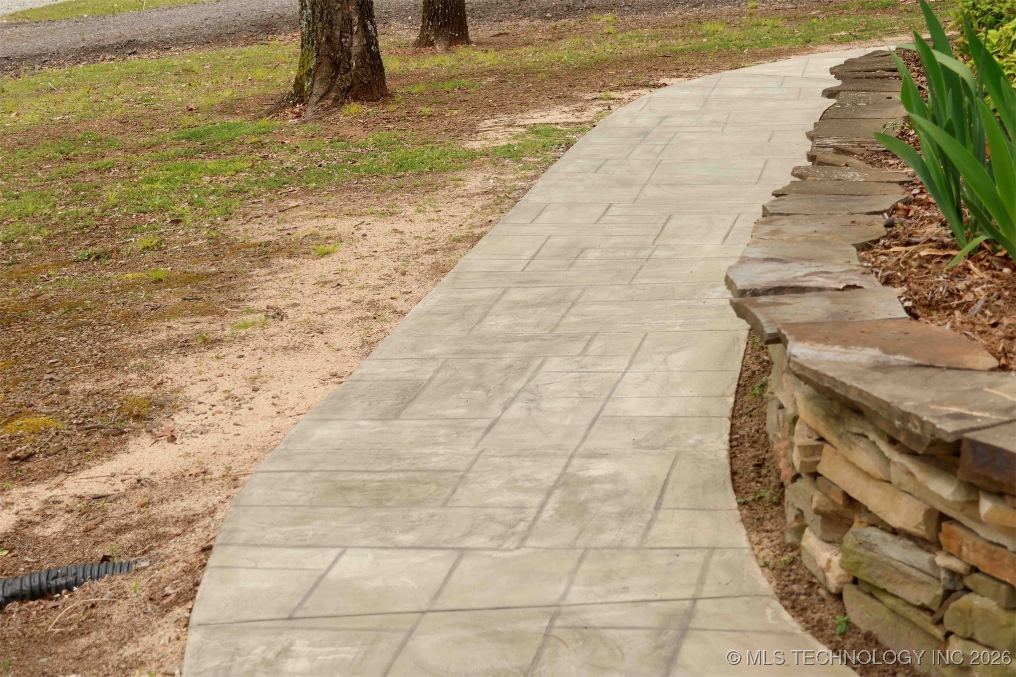 419074 E 1156 Property Photo 13