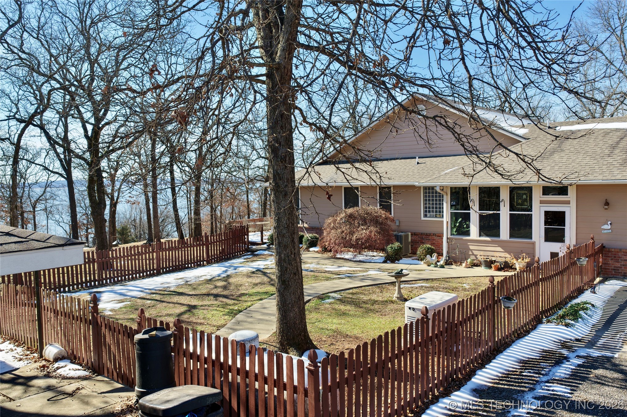 419074 E 1156 Property Photo 16