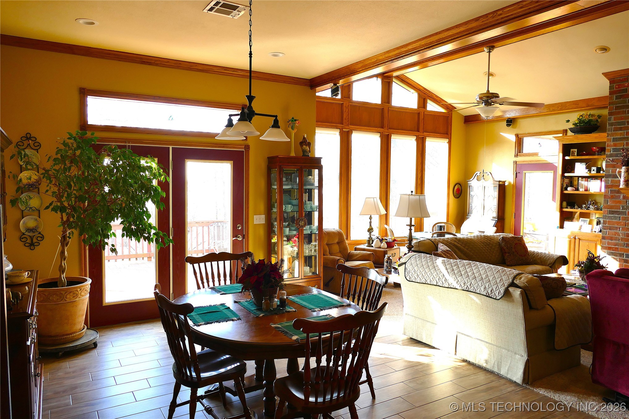 419074 E 1156 Property Photo 25