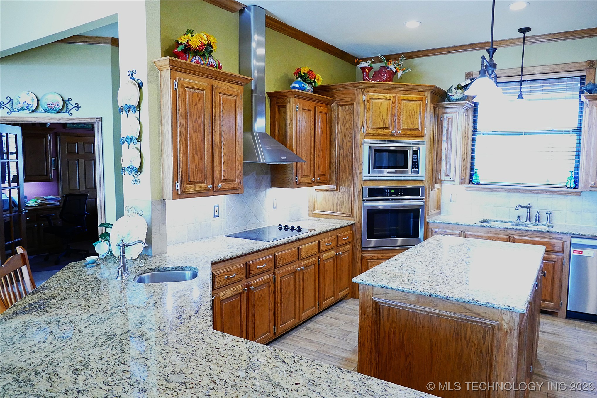 419074 E 1156 Property Photo 30