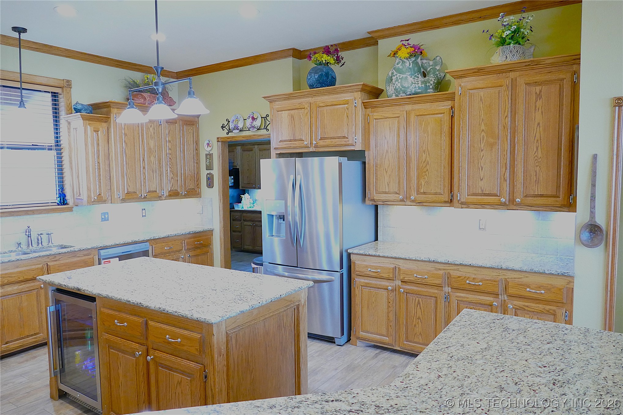 419074 E 1156 Property Photo 31